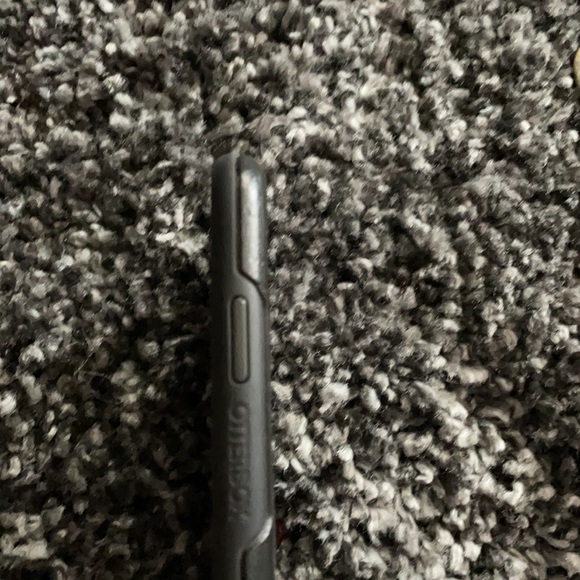 Otterbox iPhone case - Picture 3 of 4